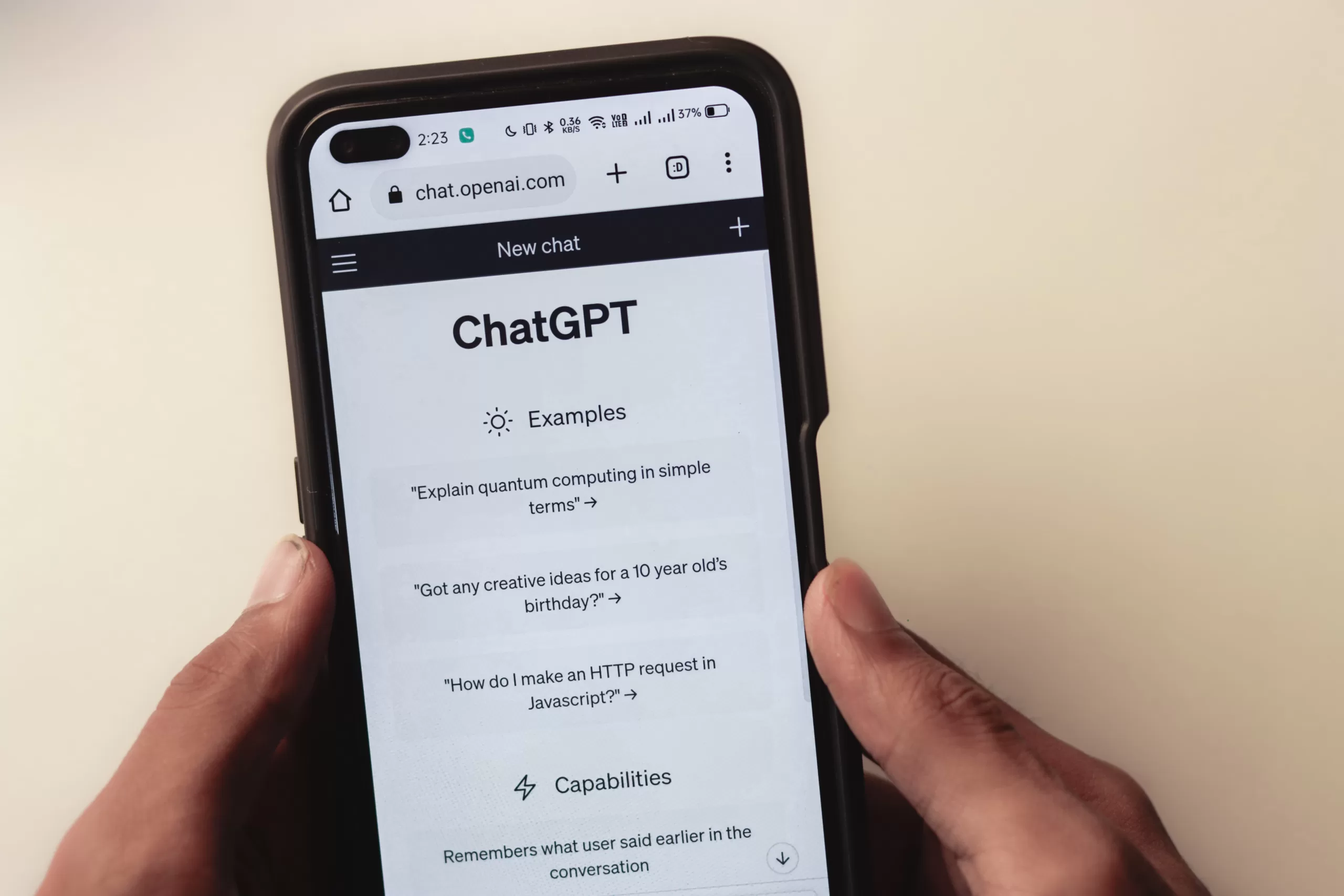 Die 100 wich­tigs­ten Prompts für den rich­ti­gen Ein­stieg in ChatGPT und Bing